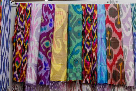 Накидки и палантины из узбекского шелка